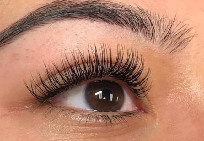 5 Best Lash Serums Women Recommend – Ranking