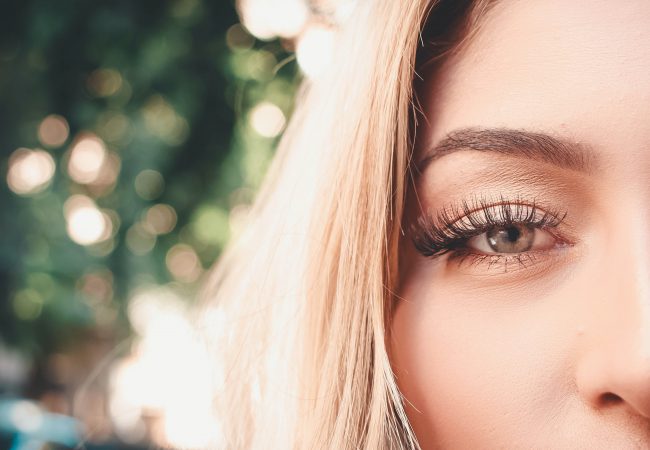 Trendy and Beautiful Eyelashes. How to make them look impeccable?